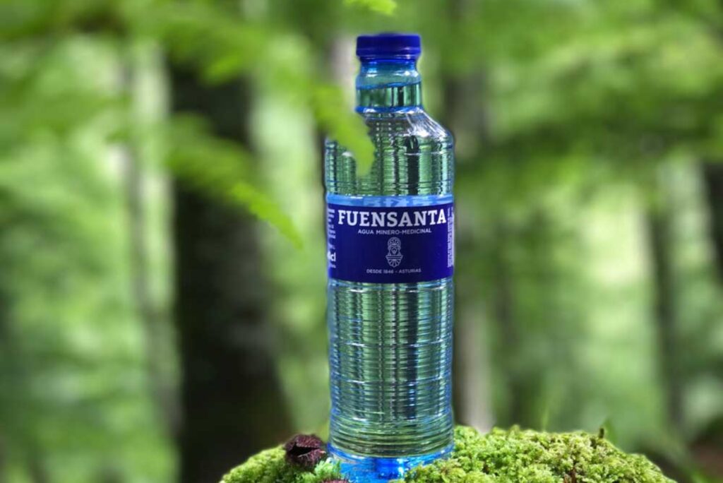 Hidratación saludable con agua mineral natural