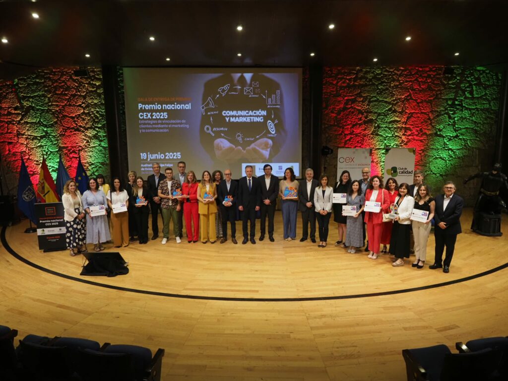 Todos los galardonados en los Premios Carlos Canales CEX a la Solidaridad