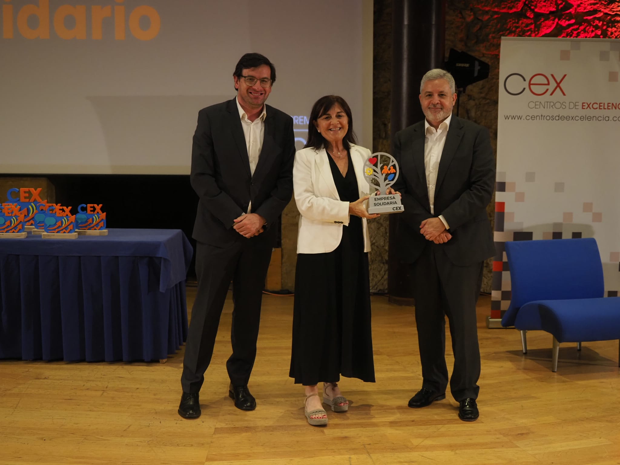 Entrega de premio. Recoge Esther Cueli