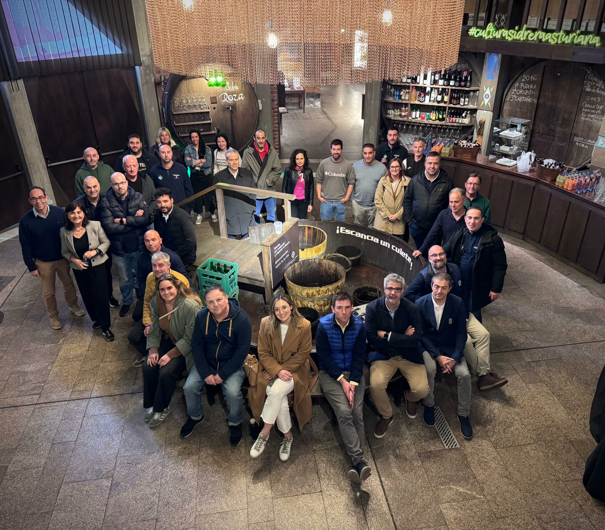 Foto de grupo en el Museo de La Sidra de Nava